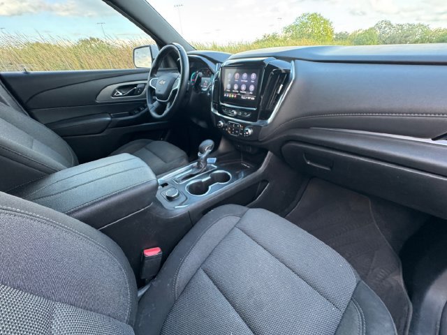 Used 2023 Chevrolet Traverse LT FWD image 32