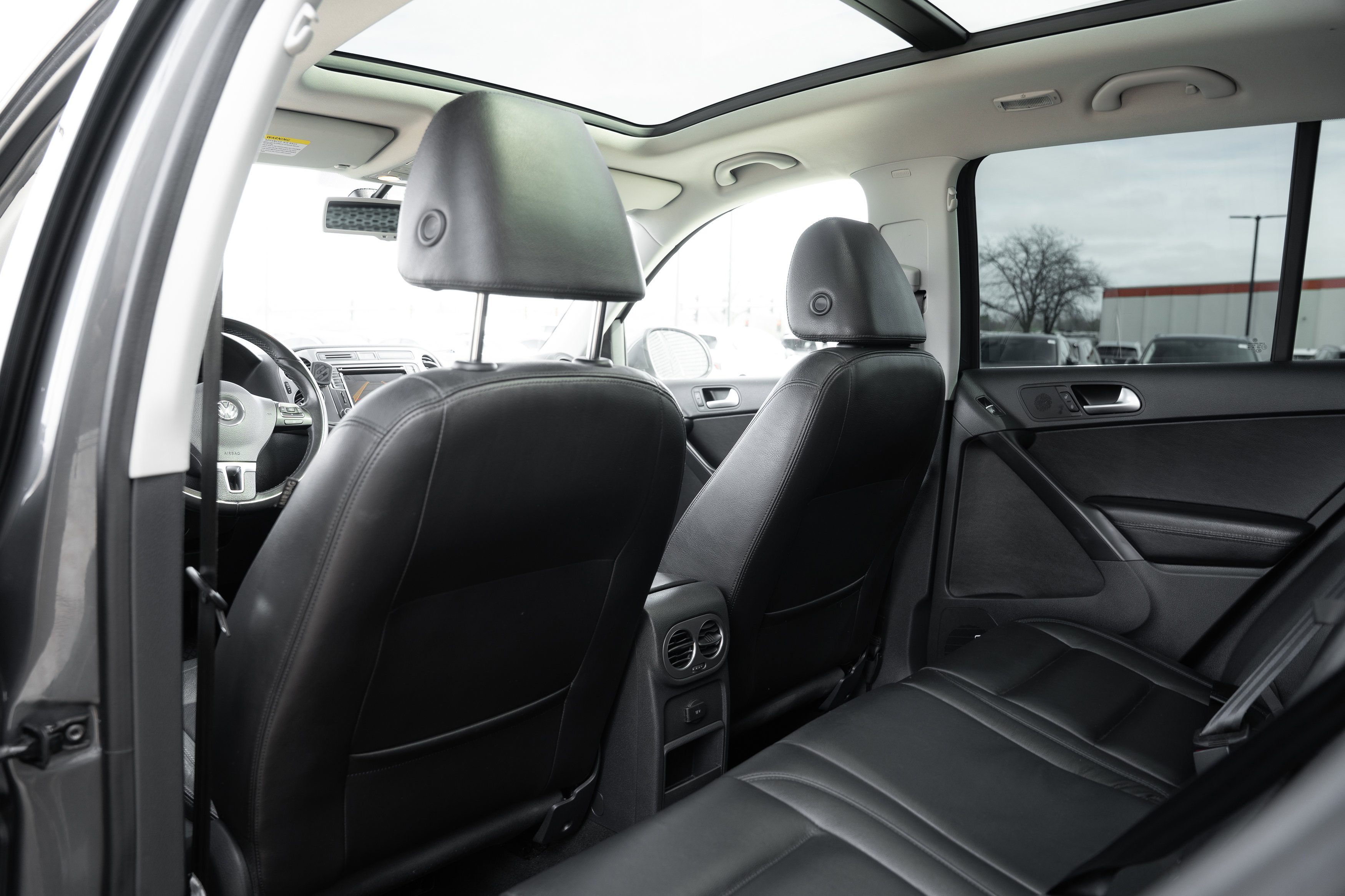 Used 2016 Volkswagen Tiguan SEL image 25