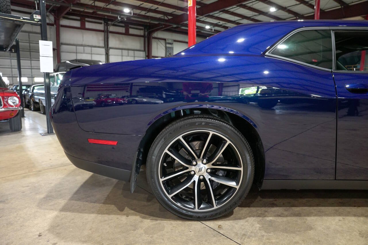 Used 2017 Dodge Challenger R/T Scat Pack RWD image 9
