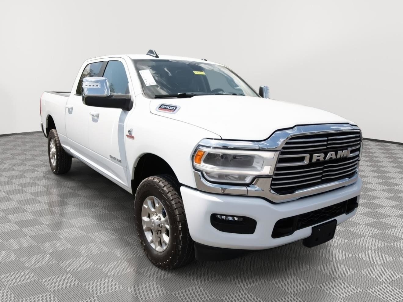 Used 2024 RAM 2500 Laramie AWD/4WD image 3