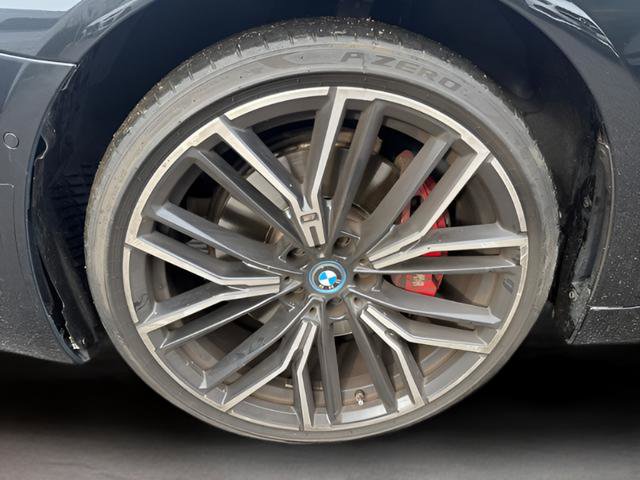 Used 2023 BMW 530e w/ M Sport Package image 33