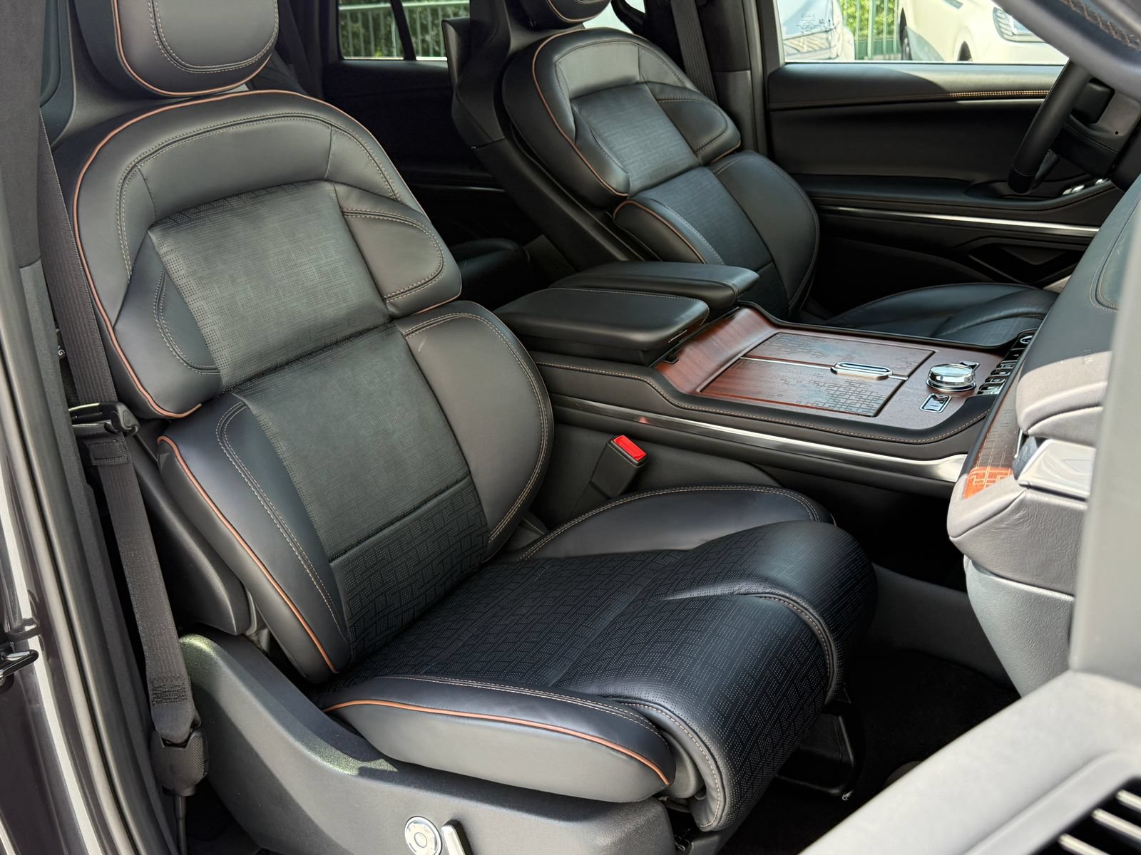 New 2026 Lincoln Navigator Black Label AWD/4WD image 16