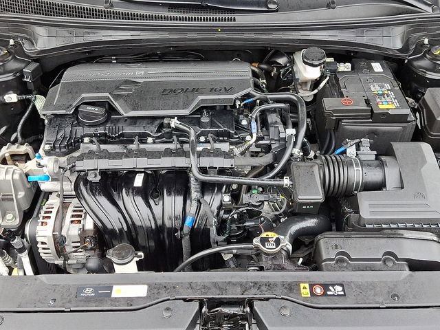 Used 2025 Hyundai Elantra SEL image 29