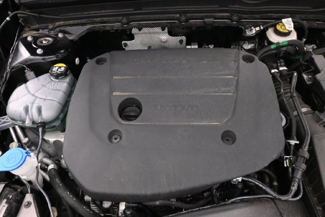 Used 2025 Volvo XC40 B5 Plus AWD/4WD image 34