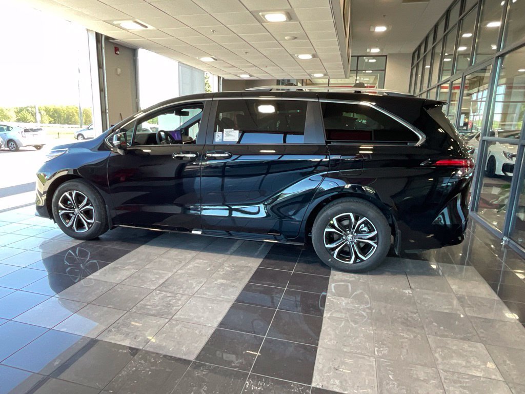 New 2026 Toyota Sienna Platinum AWD/4WD image 4