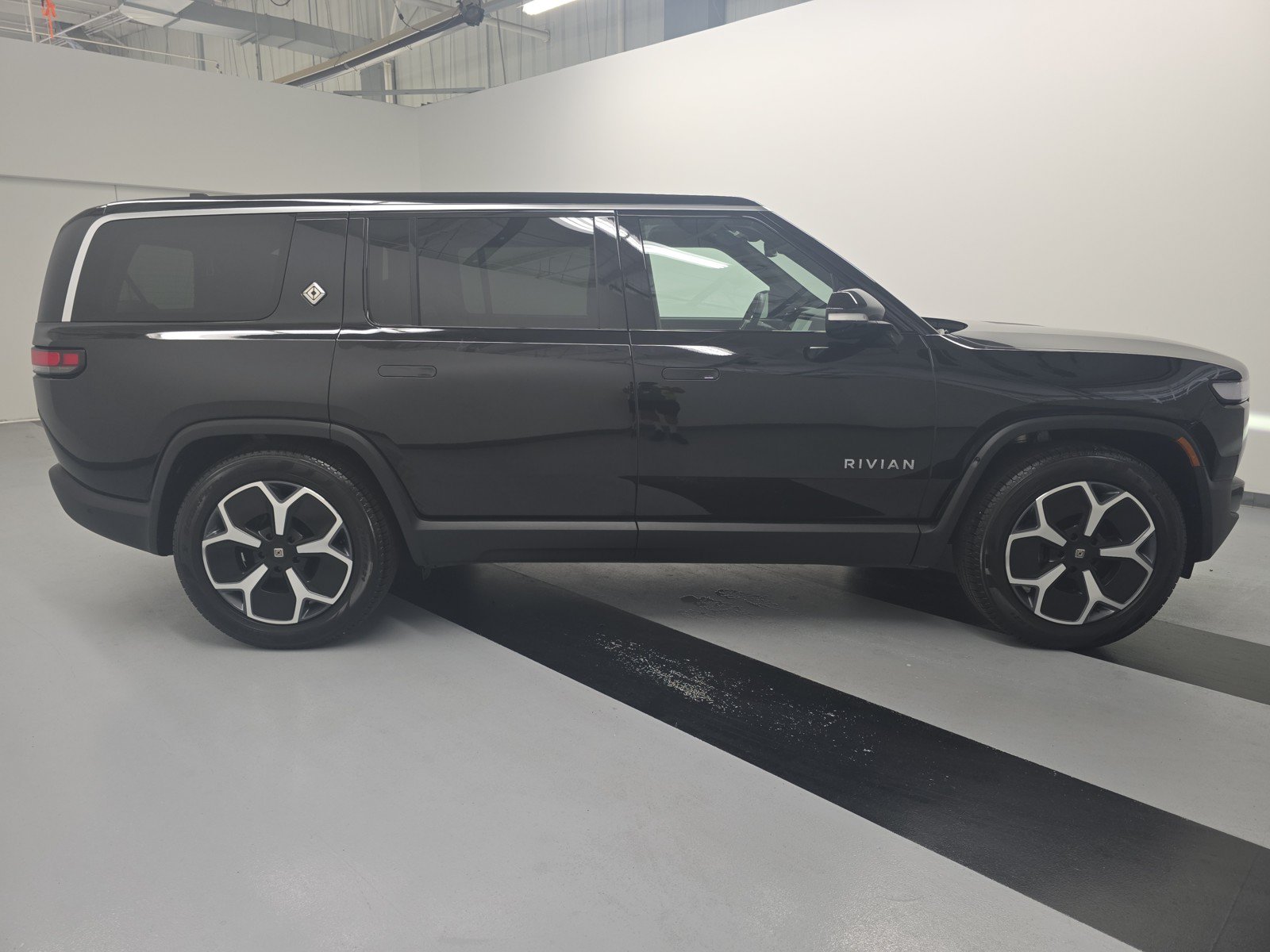 Used 2024 Rivian R1S Adventure AWD/4WD image 6
