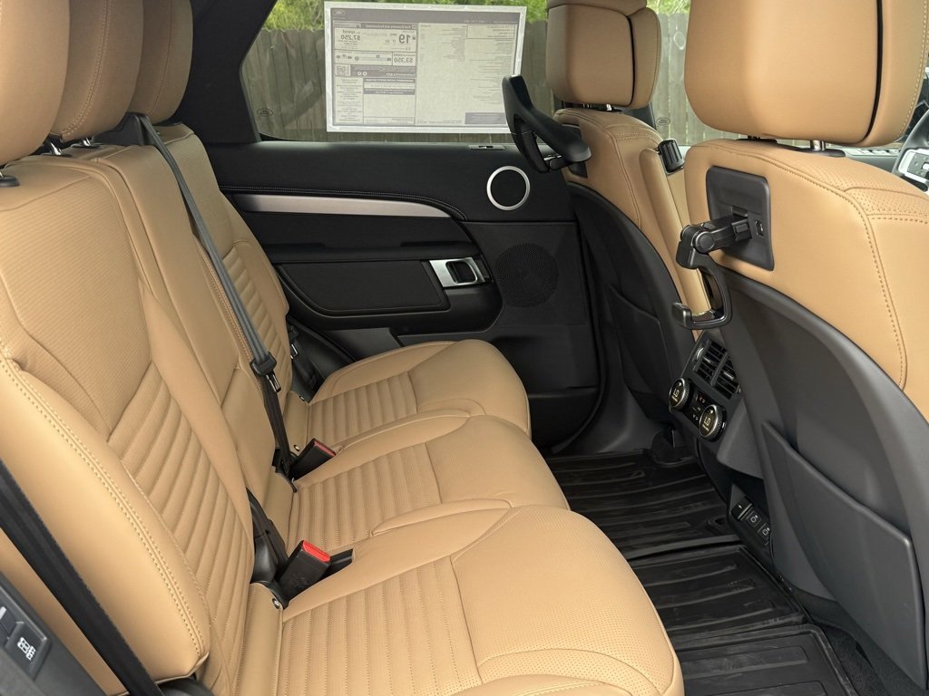 New 2025 Land Rover Discovery Dynamic SE image 34