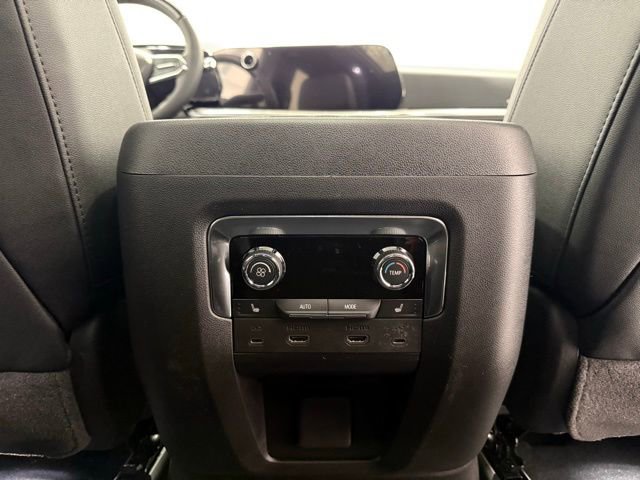 New 2026 Chevrolet Suburban High Country image 34