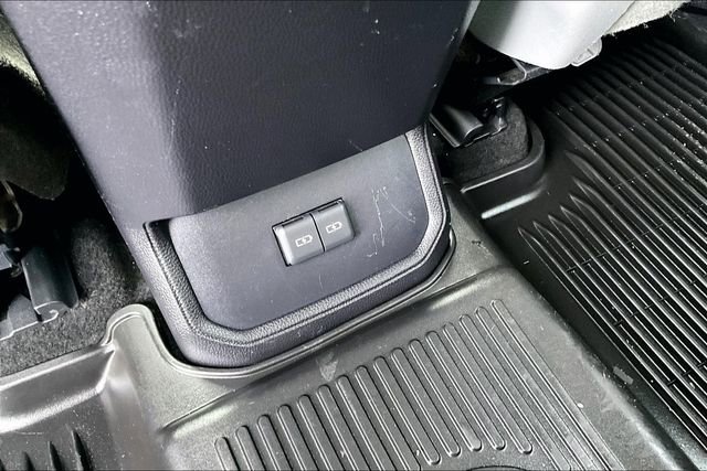 Used 2023 Toyota Highlander L image 18