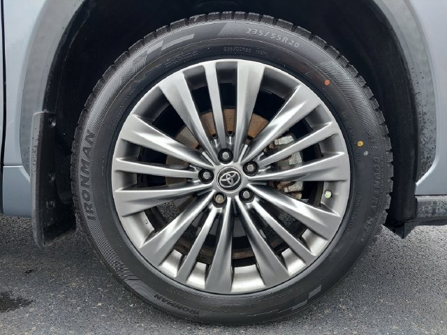 Certified 2021 Toyota Highlander Platinum AWD/4WD image 39