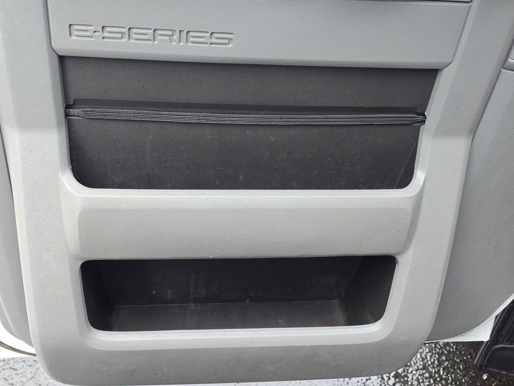 Used 2017 Ford E-450 and Econoline 450 Super Duty w/ Power Windows & Locks Group image 30