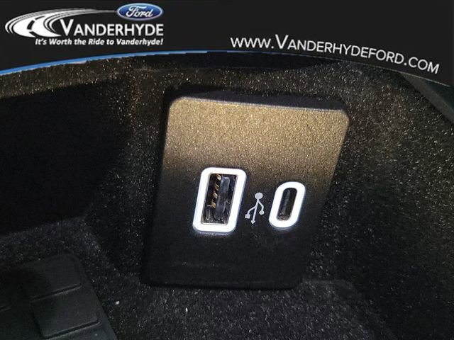 Used 2023 Lincoln Corsair Reserve w/ Equipment Group 201A image 28