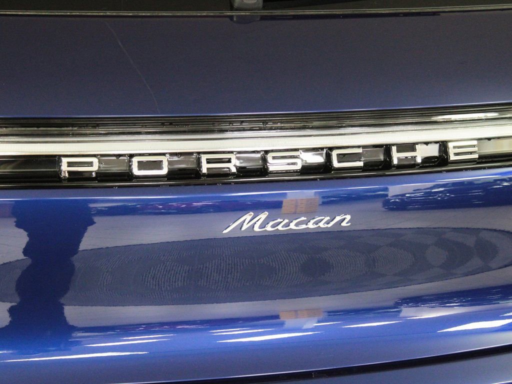 Certified 2026 Porsche Macan AWD/4WD image 13