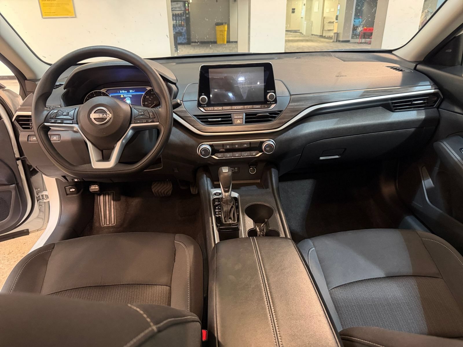 Used 2025 Nissan Altima 2.5 SV FWD image 31