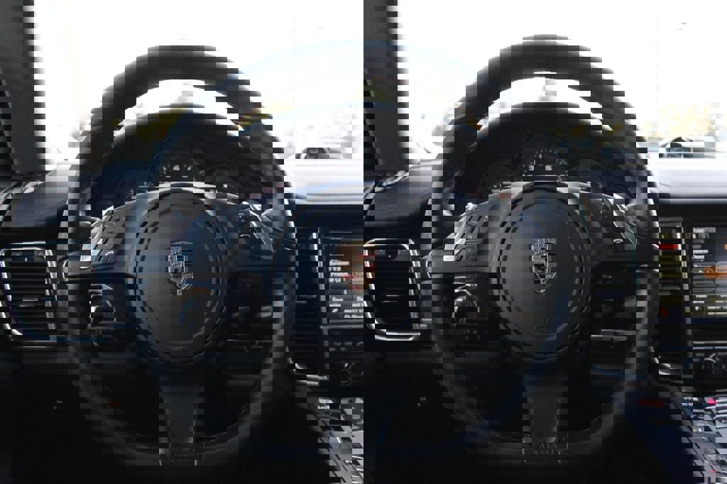 Used 2016 Porsche Panamera Edition image 10