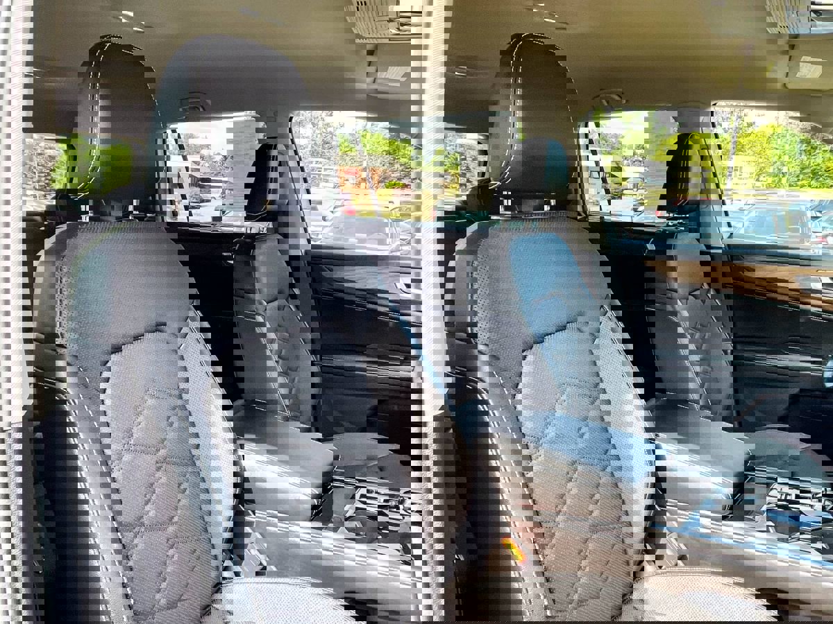 Used 2024 Volkswagen Atlas SE w/ Black Wheel Package image 10