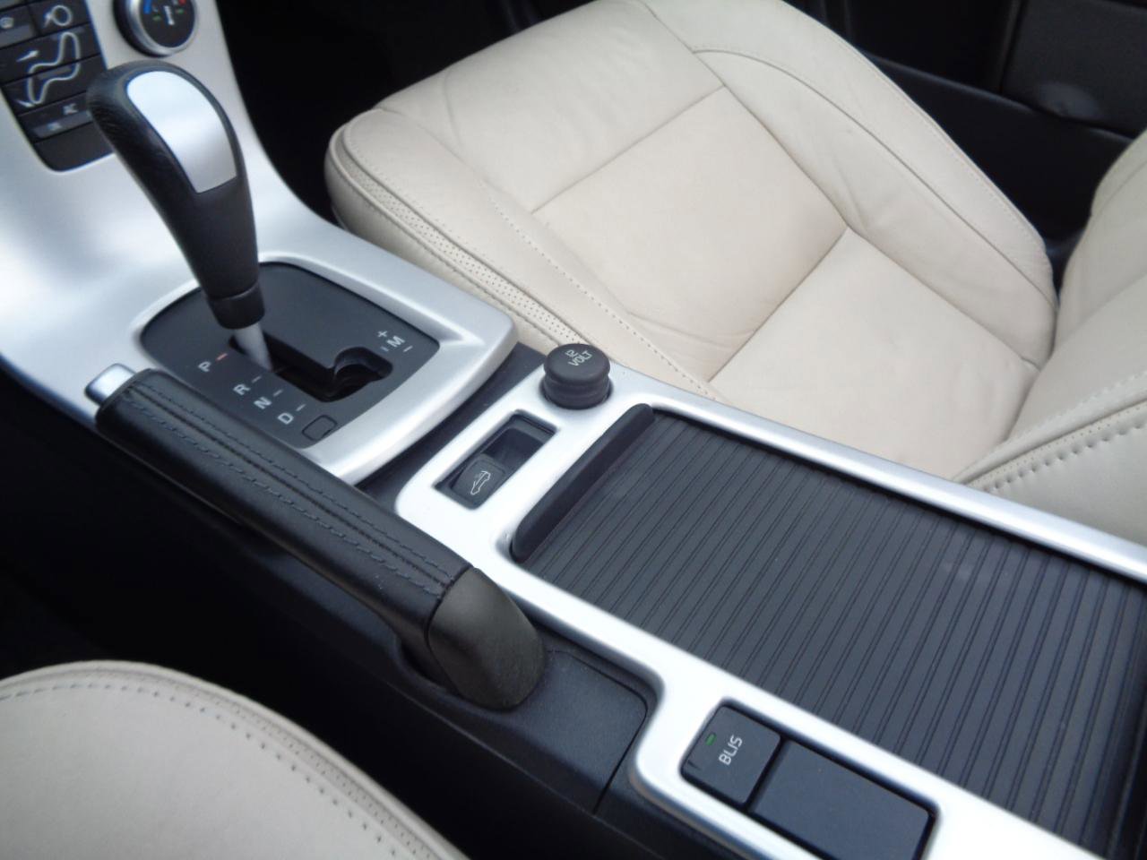 Used 2011 Volvo C70 T5 w/ Convenience Pkg FWD image 32