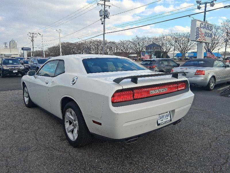 Used 2014 Dodge Challenger SXT RWD image 5