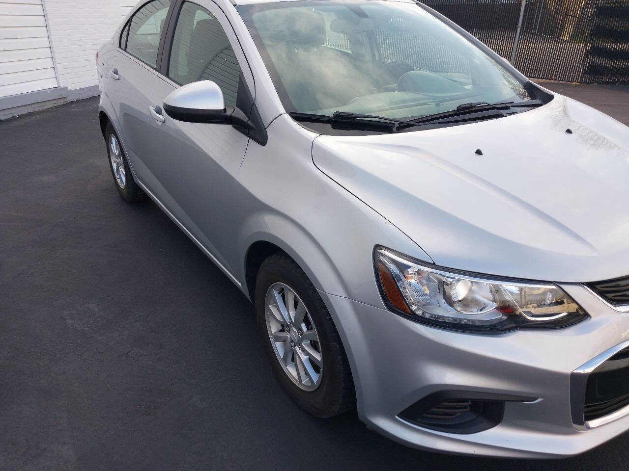Used 2018 Chevrolet Sonic LT image 3