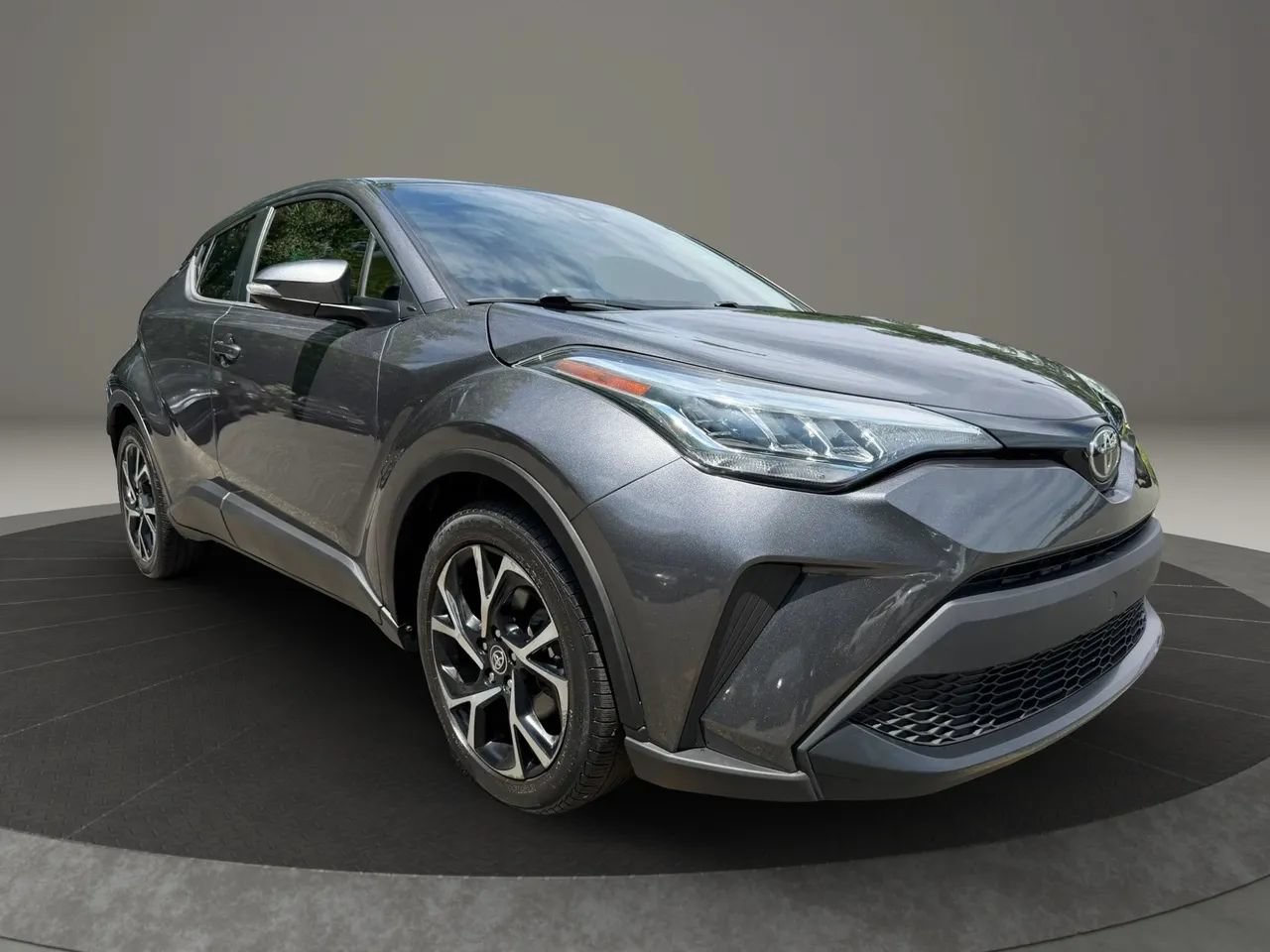 Used 2020 Toyota C-HR XLE FWD image 3