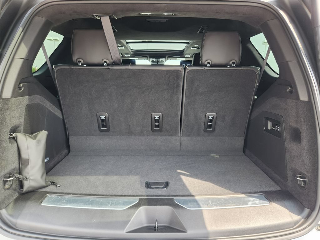 Used 2021 Cadillac Escalade Sport Platinum w/ LPO, ONYX Package AWD/4WD image 8