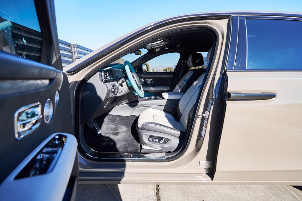 Used 2025 Rolls-Royce Ghost AWD/4WD image 32