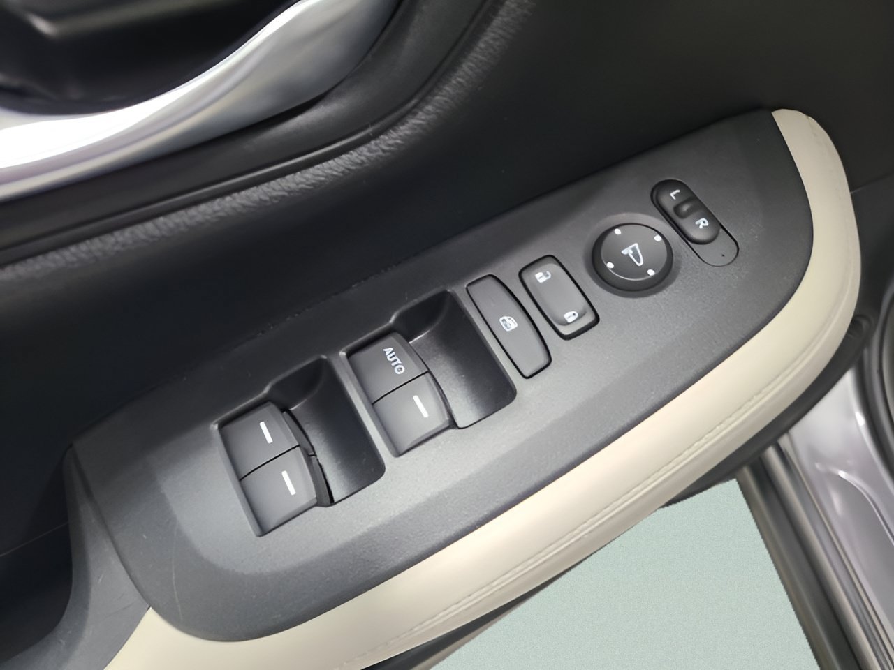 Used 2024 Honda HR-V LX image 19
