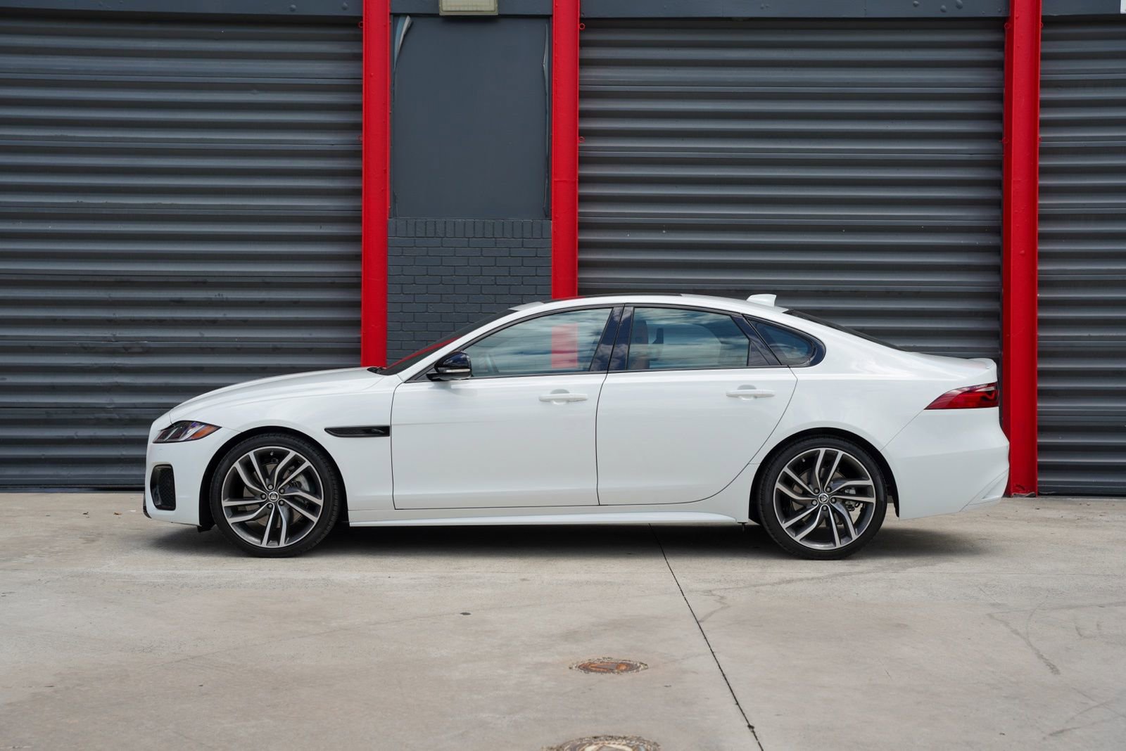 Used 2024 Jaguar XF R-Dynamic SE AWD/4WD image 6