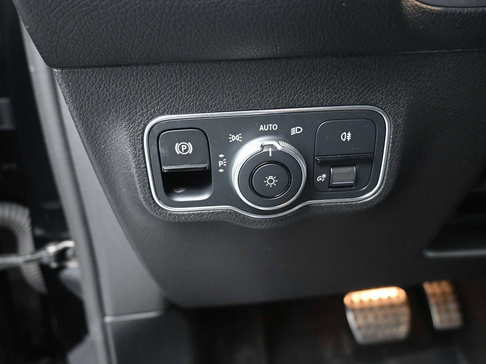 Used 2022 Mercedes-Benz GLB 250 4MATIC image 11