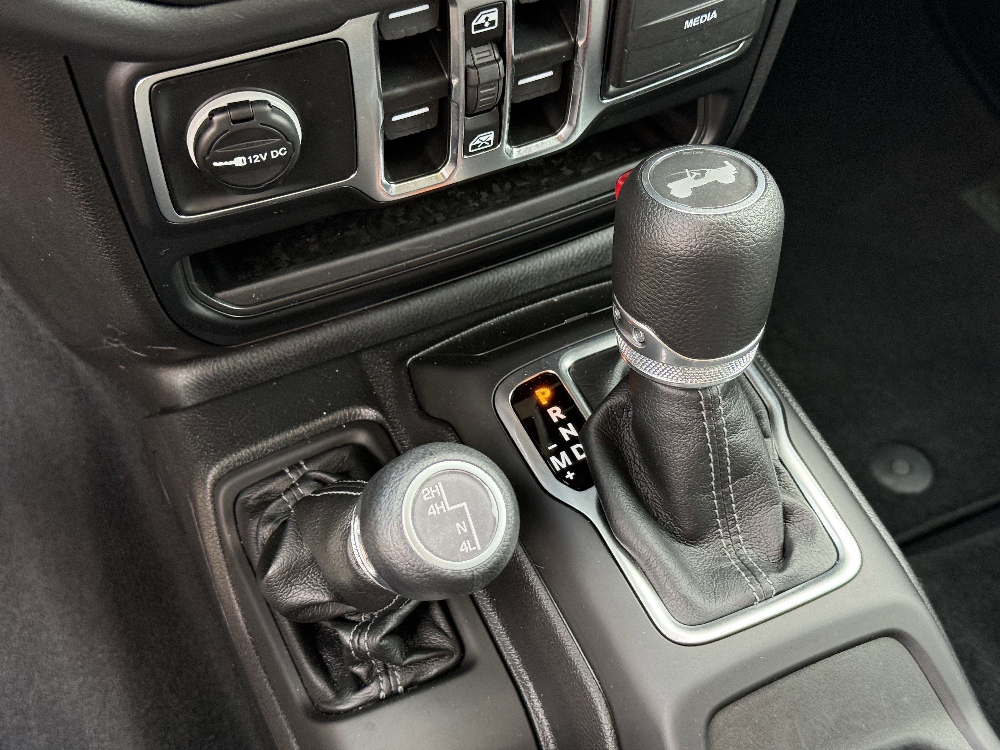 Used 2025 Jeep Wrangler Sahara image 24