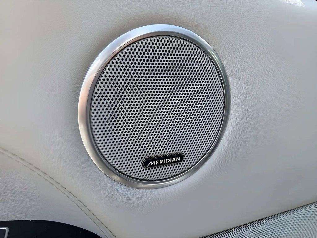 Used 2016 Land Rover Range Rover HSE image 12