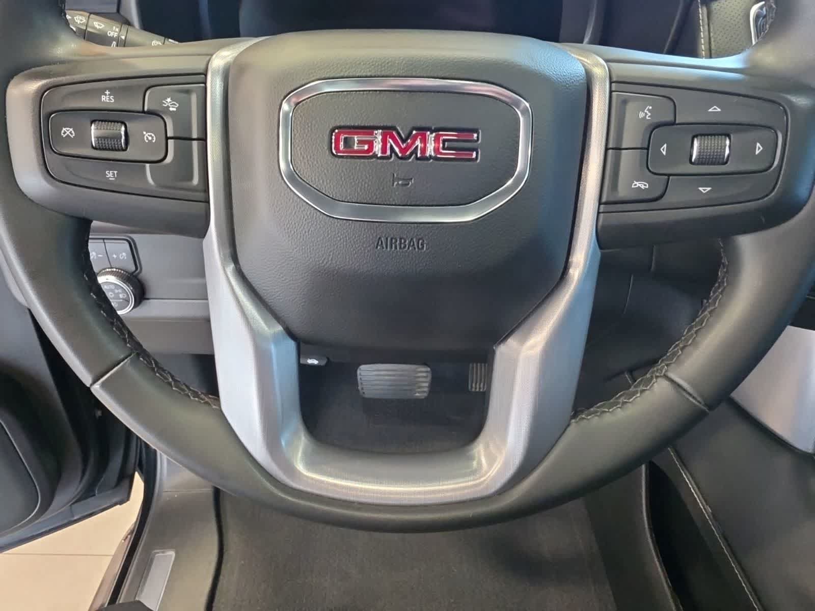 Used 2023 GMC Yukon XL SLT AWD/4WD image 23