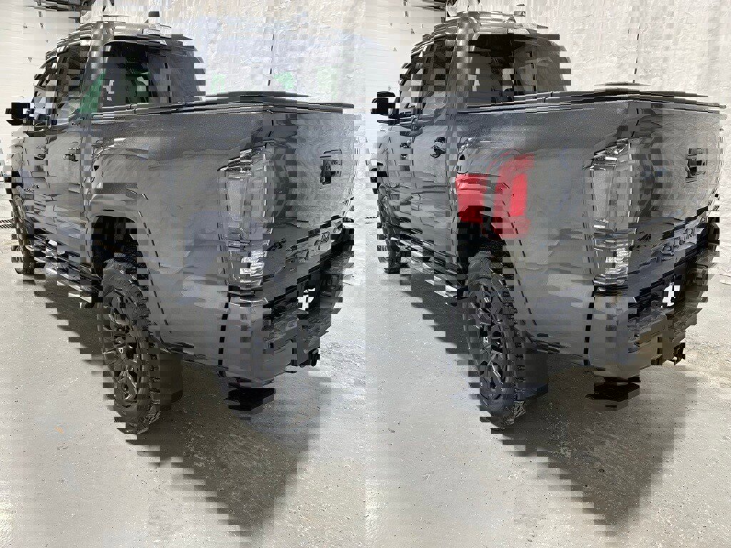 Used 2023 Toyota Tacoma Limited image 5