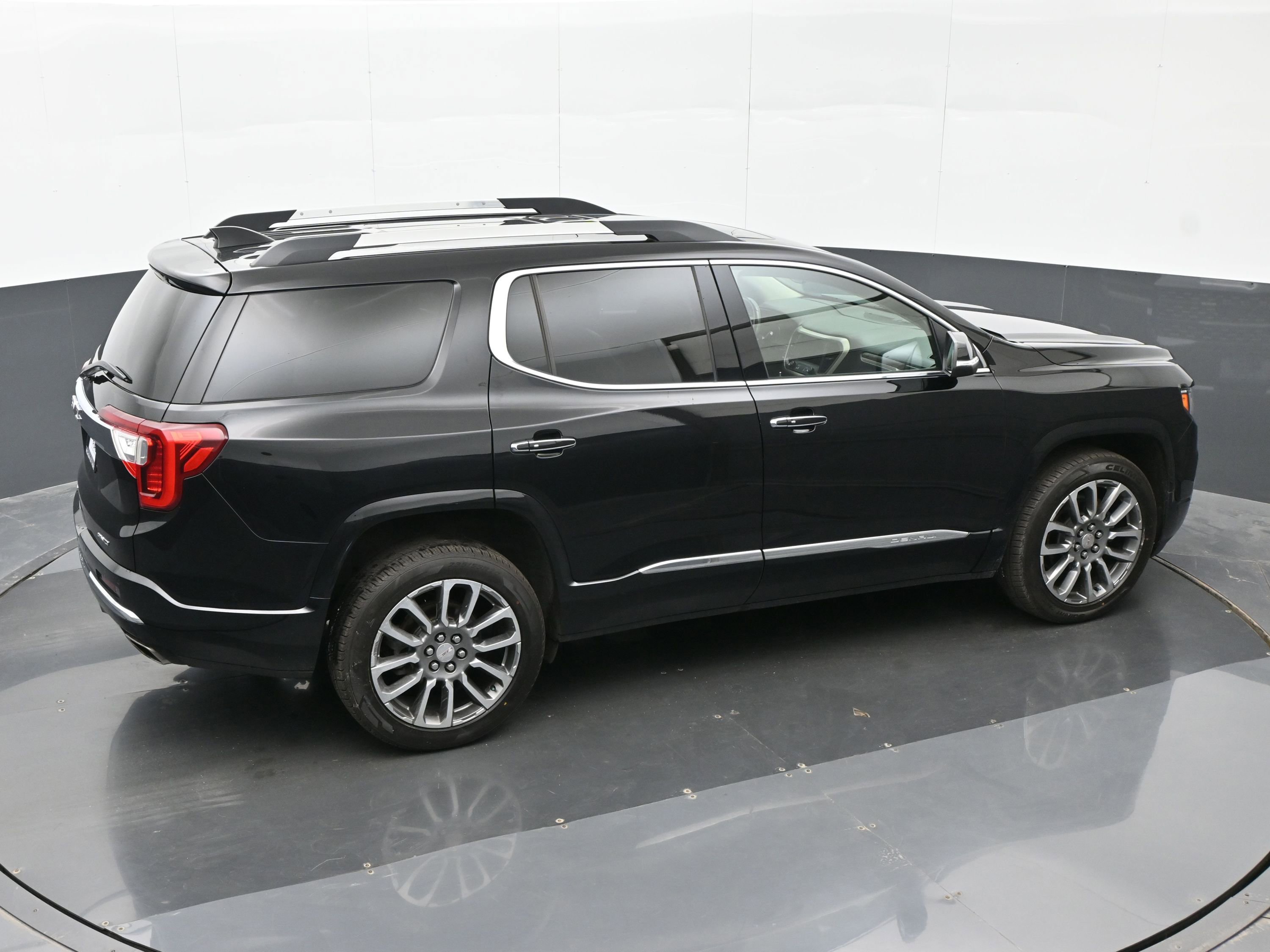 Used 2021 GMC Acadia Denali image 34