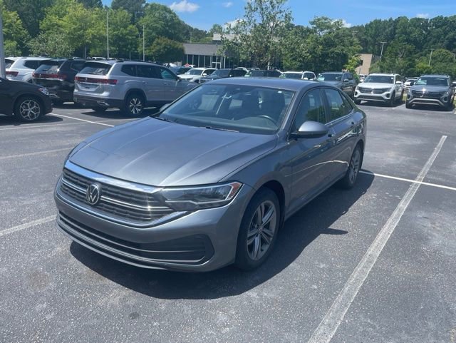 Used 2023 Volkswagen Jetta SE FWD image 2