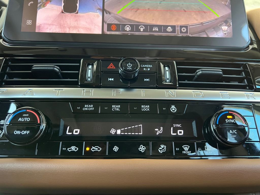 New 2026 Nissan Pathfinder Platinum image 4