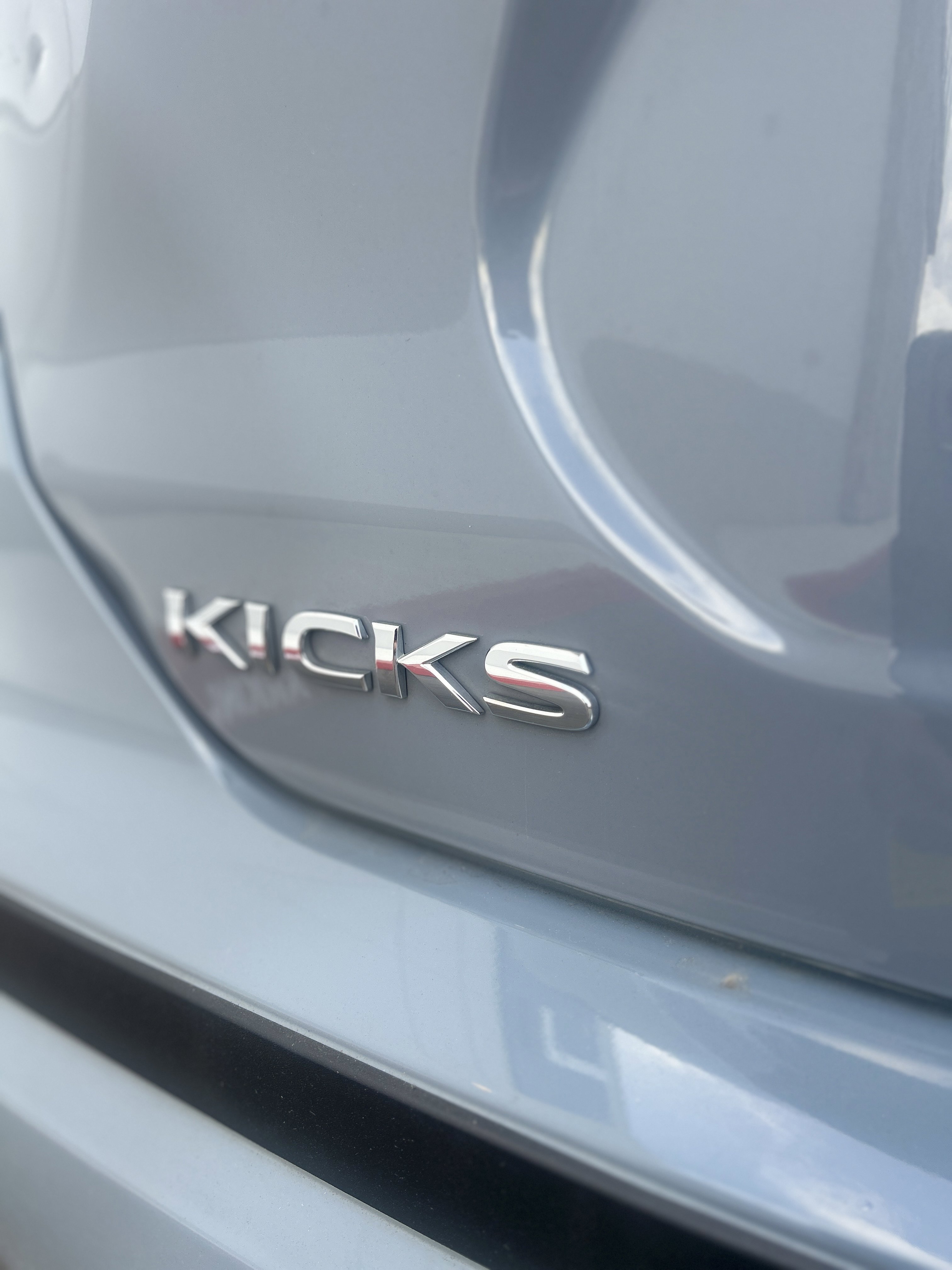 Used 2023 Nissan Kicks SR image 3