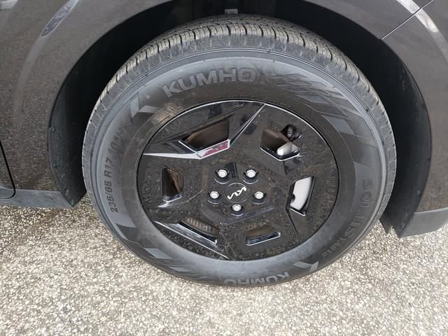 Used 2025 Kia Carnival image 33