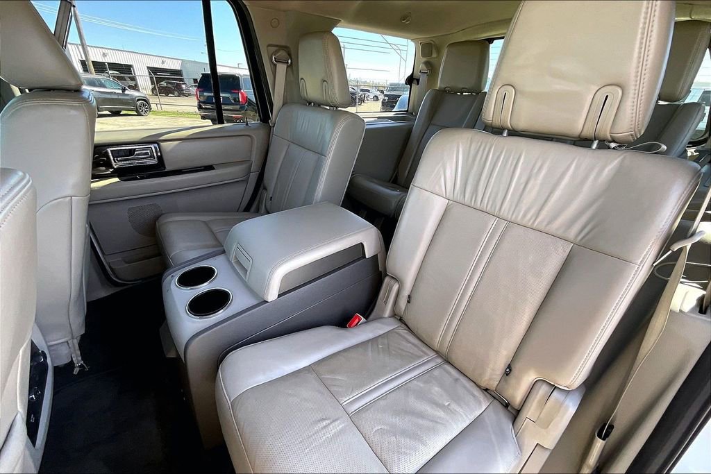 Used 2017 Lincoln Navigator Select image 19