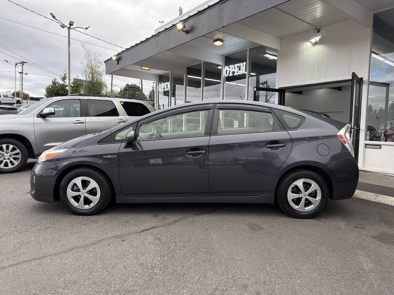 Used 2014 Toyota Prius Four FWD image 3