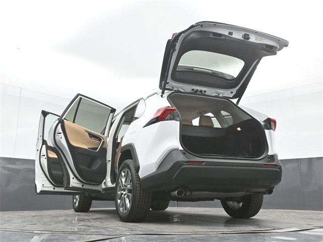 Used 2019 Toyota RAV4 XLE Premium image 58