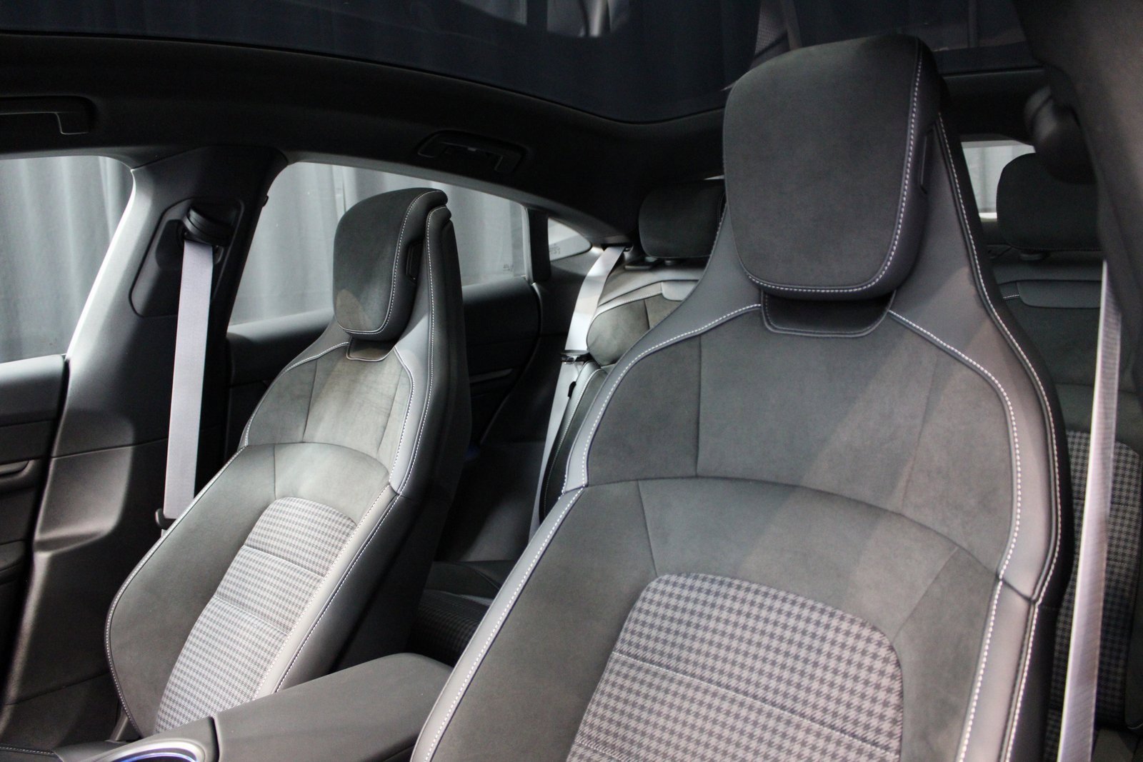 New 2025 Porsche Taycan image 5
