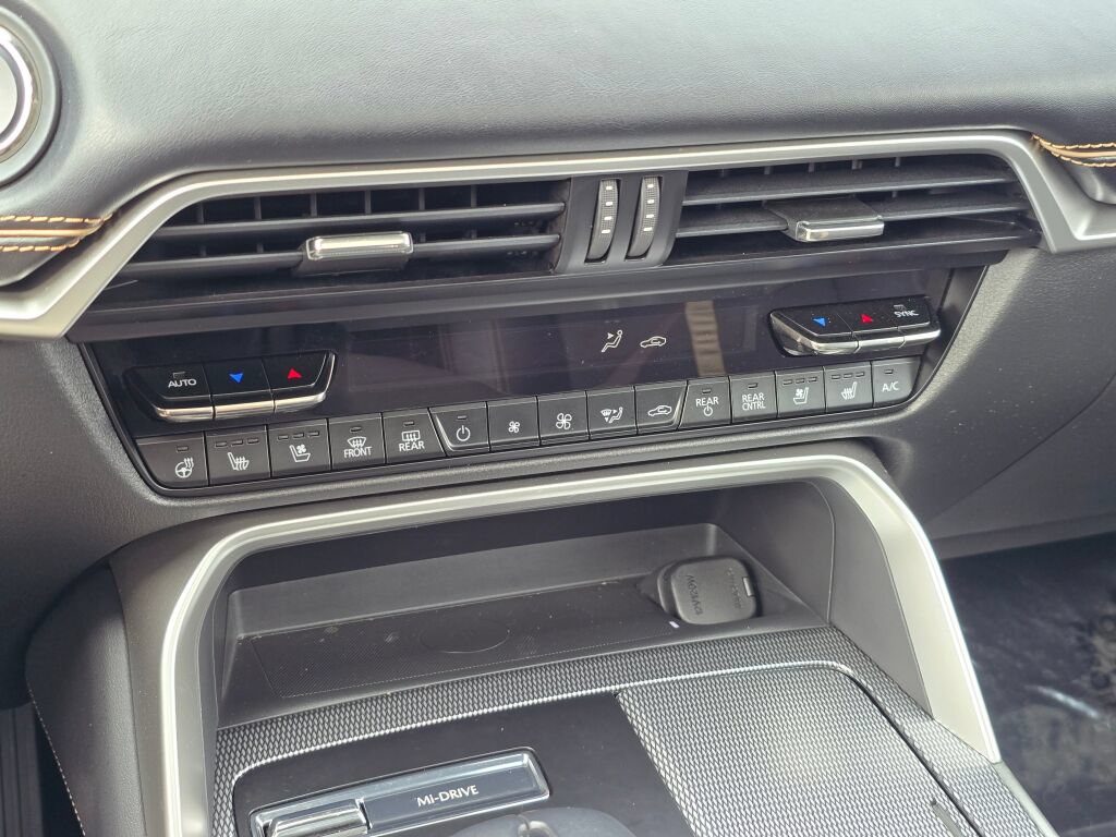 Certified 2025 MAZDA CX-70 Plug-In Hybrid w/ Premium Plus AWD/4WD image 16