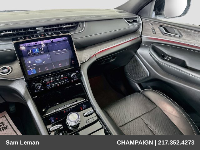 Used 2024 Jeep Grand Cherokee Overland w/ Luxury Tech Group IV AWD/4WD image 24