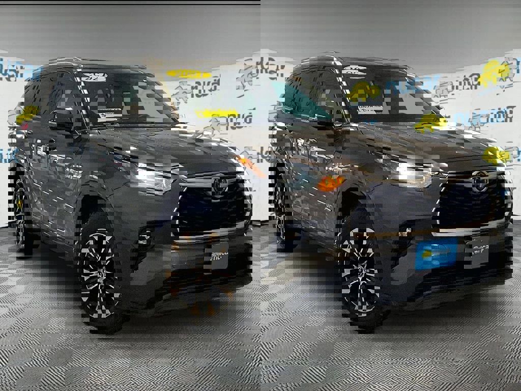 Used 2021 Toyota Highlander XLE image 1