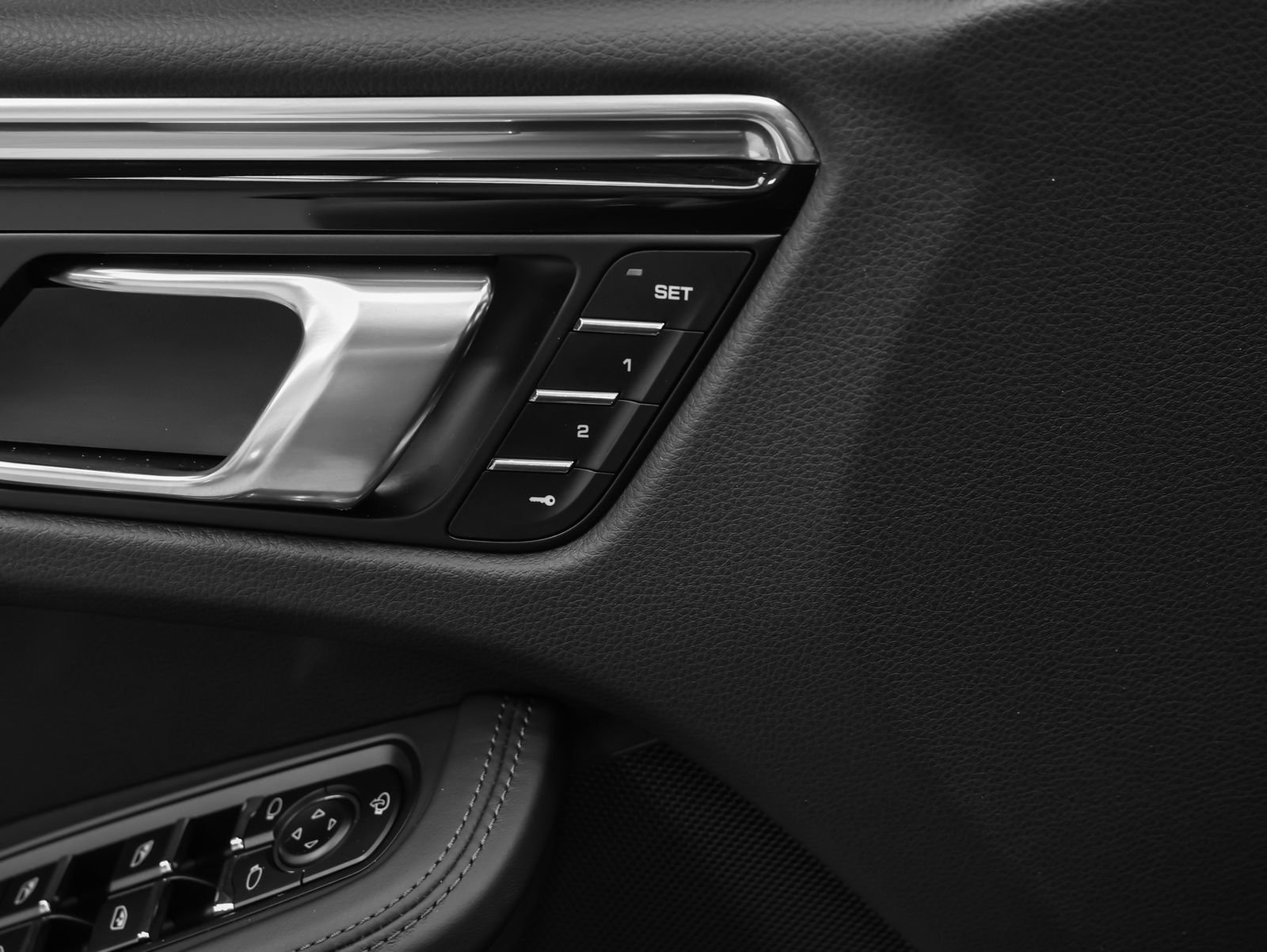 Certified 2025 Porsche Macan S image 31