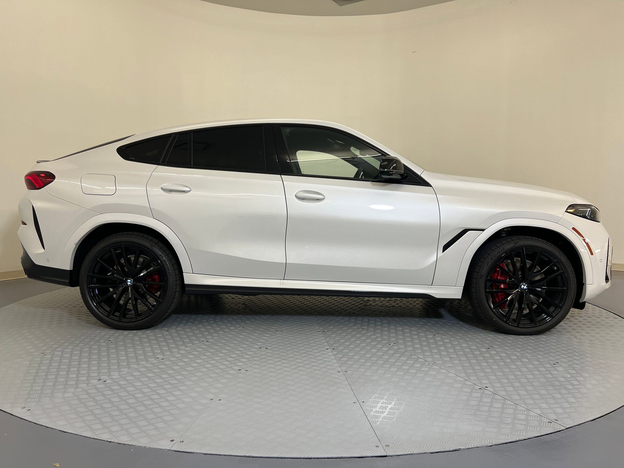 New 2026 BMW X6 M60i w/ Executive Package image 8