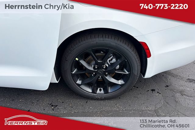 New 2027 Chrysler Pacifica Select FWD image 22