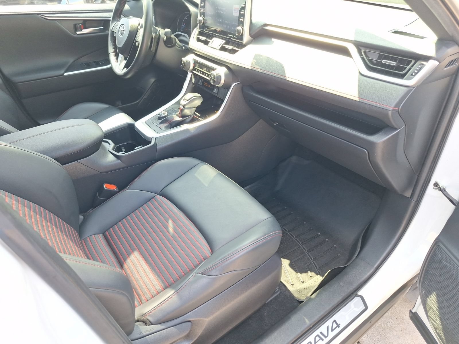Used 2022 Toyota RAV4 XSE AWD/4WD image 35