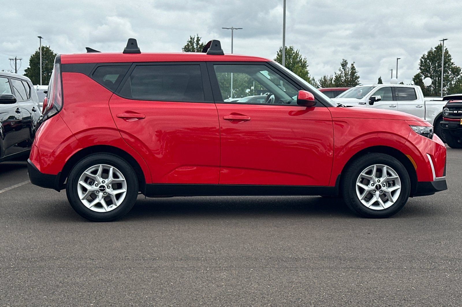 Used 2024 Kia Soul LX w/ Option Group 015 FWD image 3